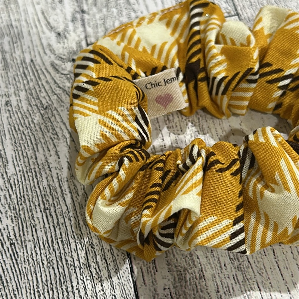 Chic Jem Yellow Patterned Scrunchie - Picture 2 of 2